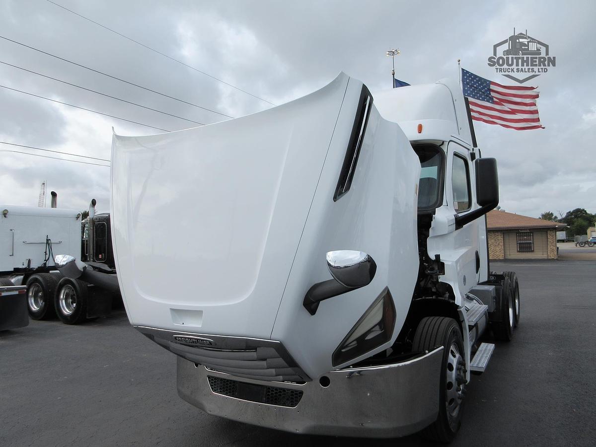 Used 2019 FREIGHTLINER CASCADIA 126