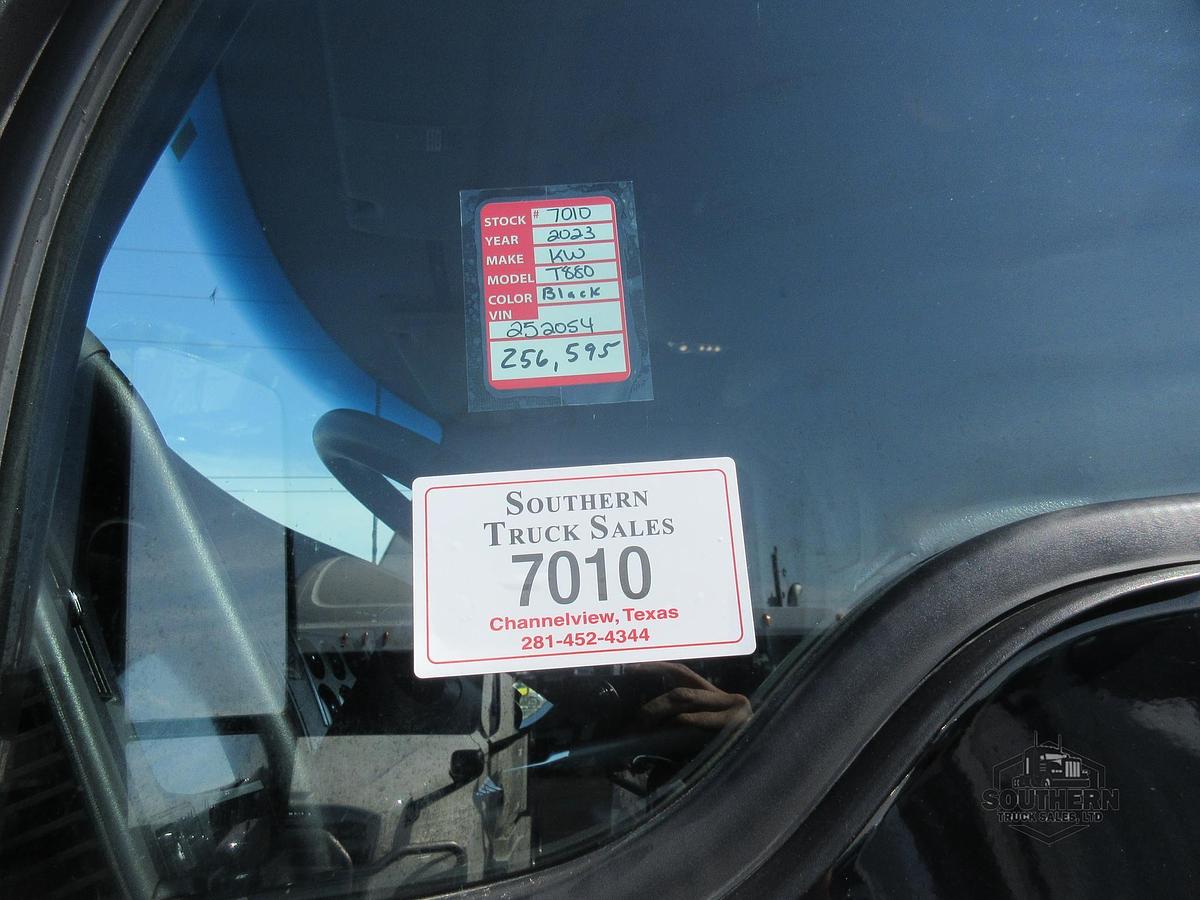 Used 2023 KENWORTH T880