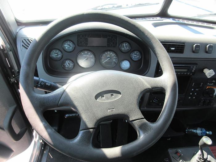 Used 2013 PETERBILT 348