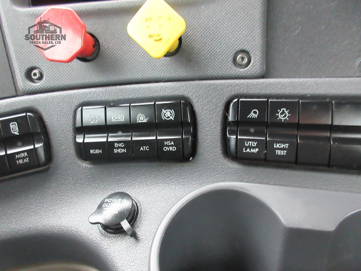 Used 2018 FREIGHTLINER CASCADIA 113