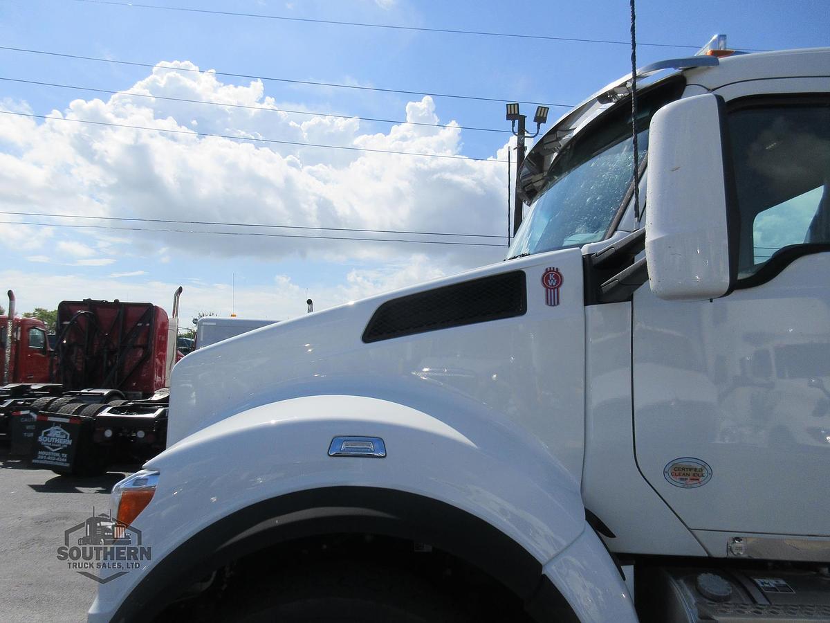 Used 2025 KENWORTH T880