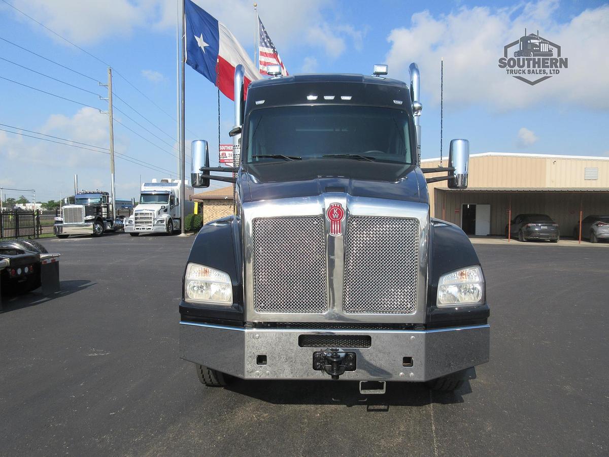 Used 2023 KENWORTH T880