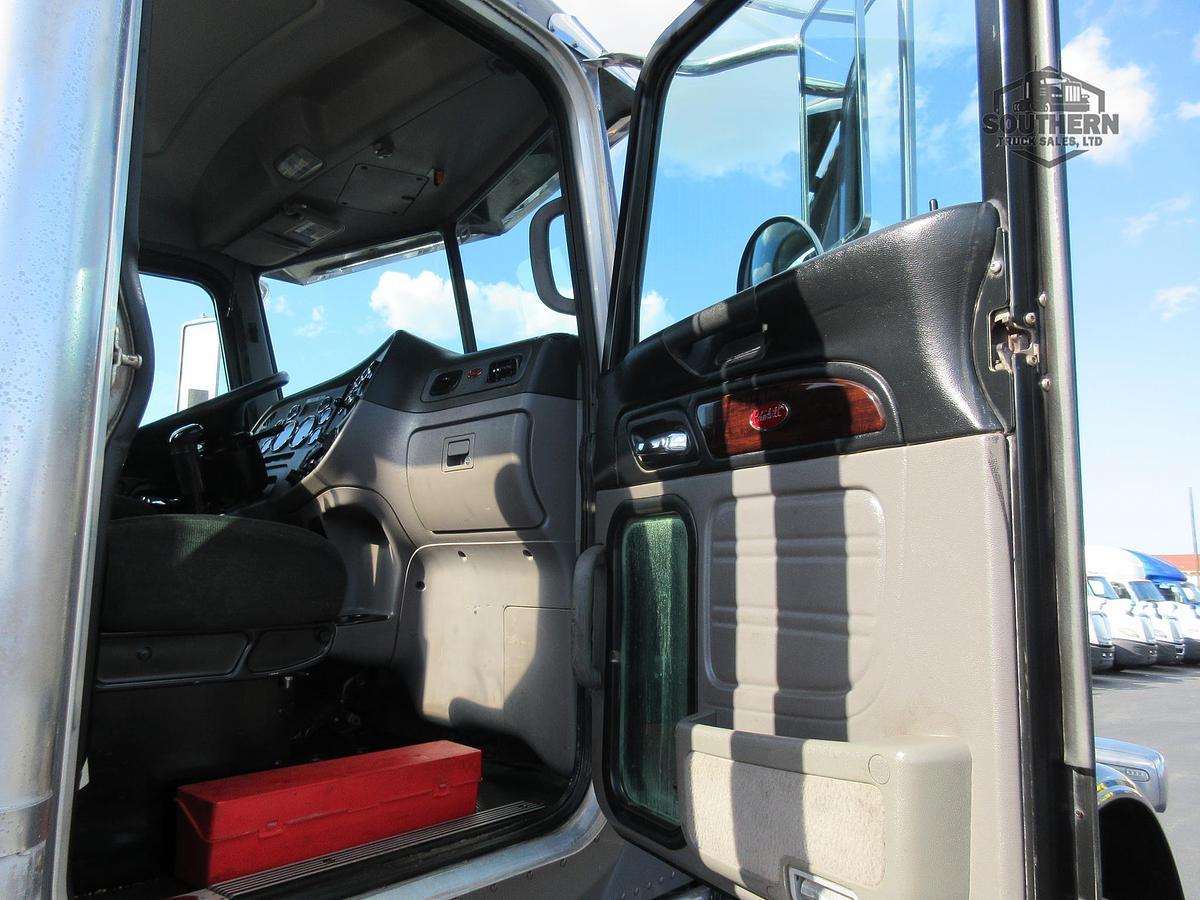 Used 2022 PETERBILT 389