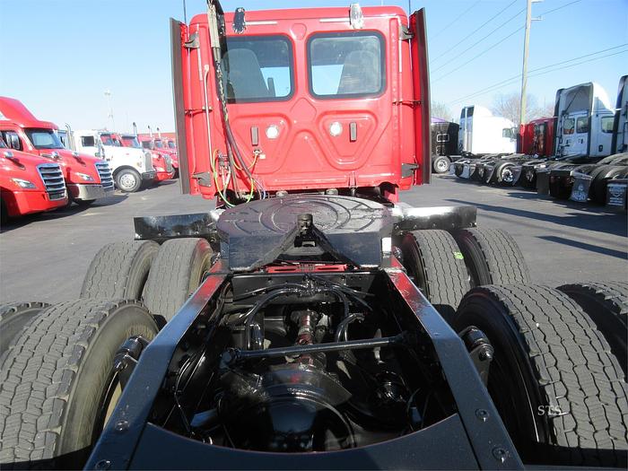 Used 2018 FREIGHTLINER CASCADIA 126