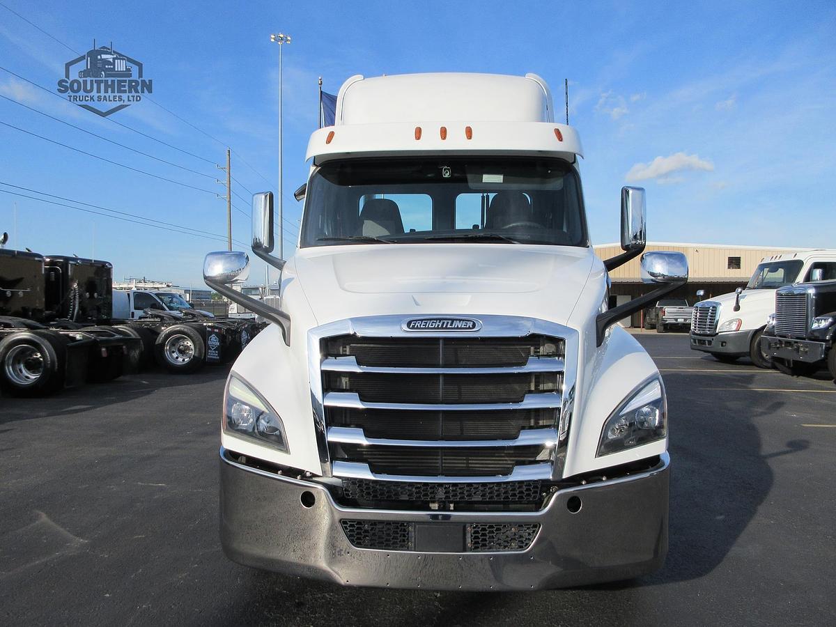 Used 2019 FREIGHTLINER CASCADIA 126