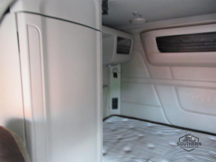 Used 2018 PETERBILT 567