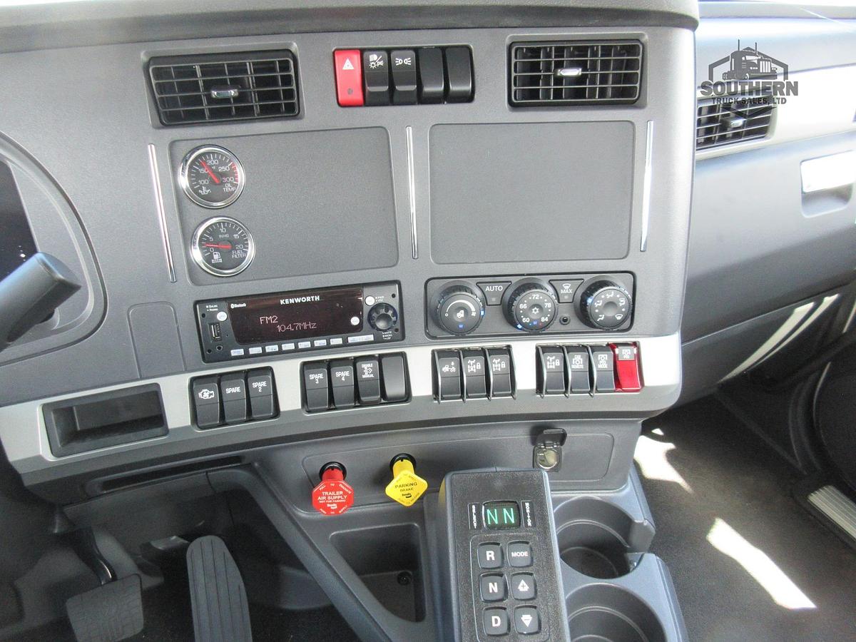 2025 KENWORTH T880