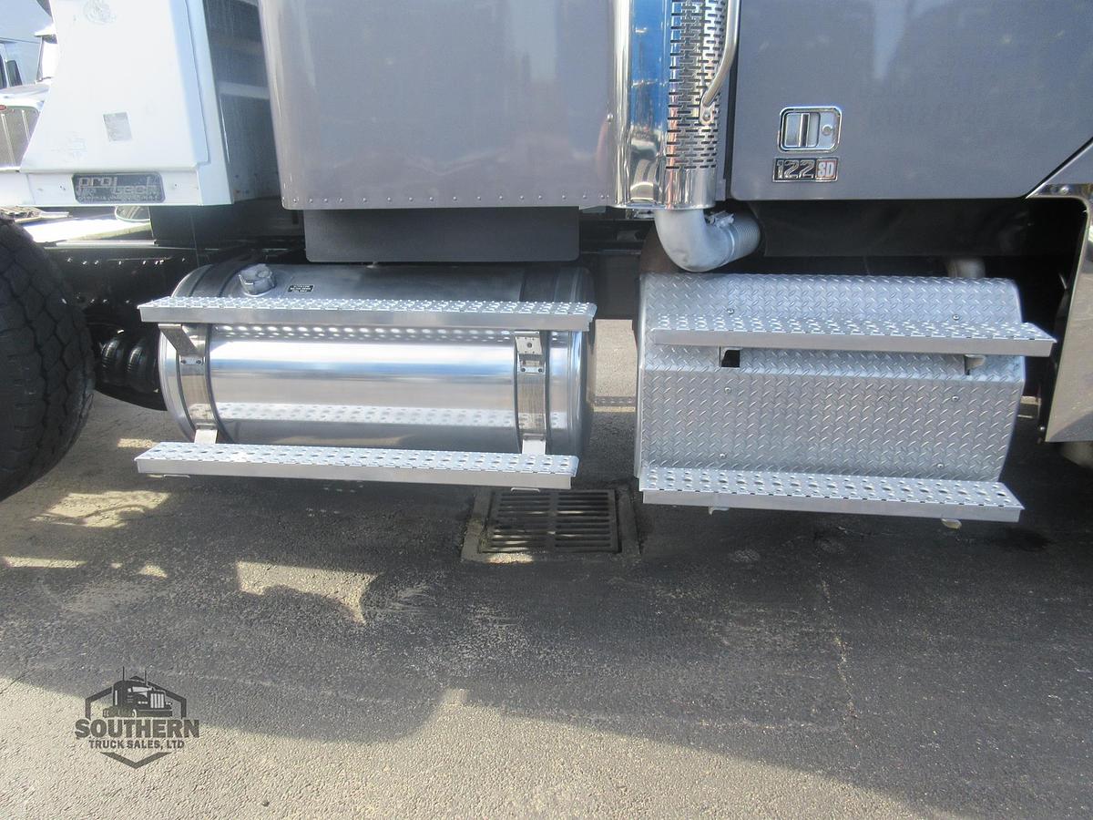 Used 2020 FREIGHTLINER 122SD