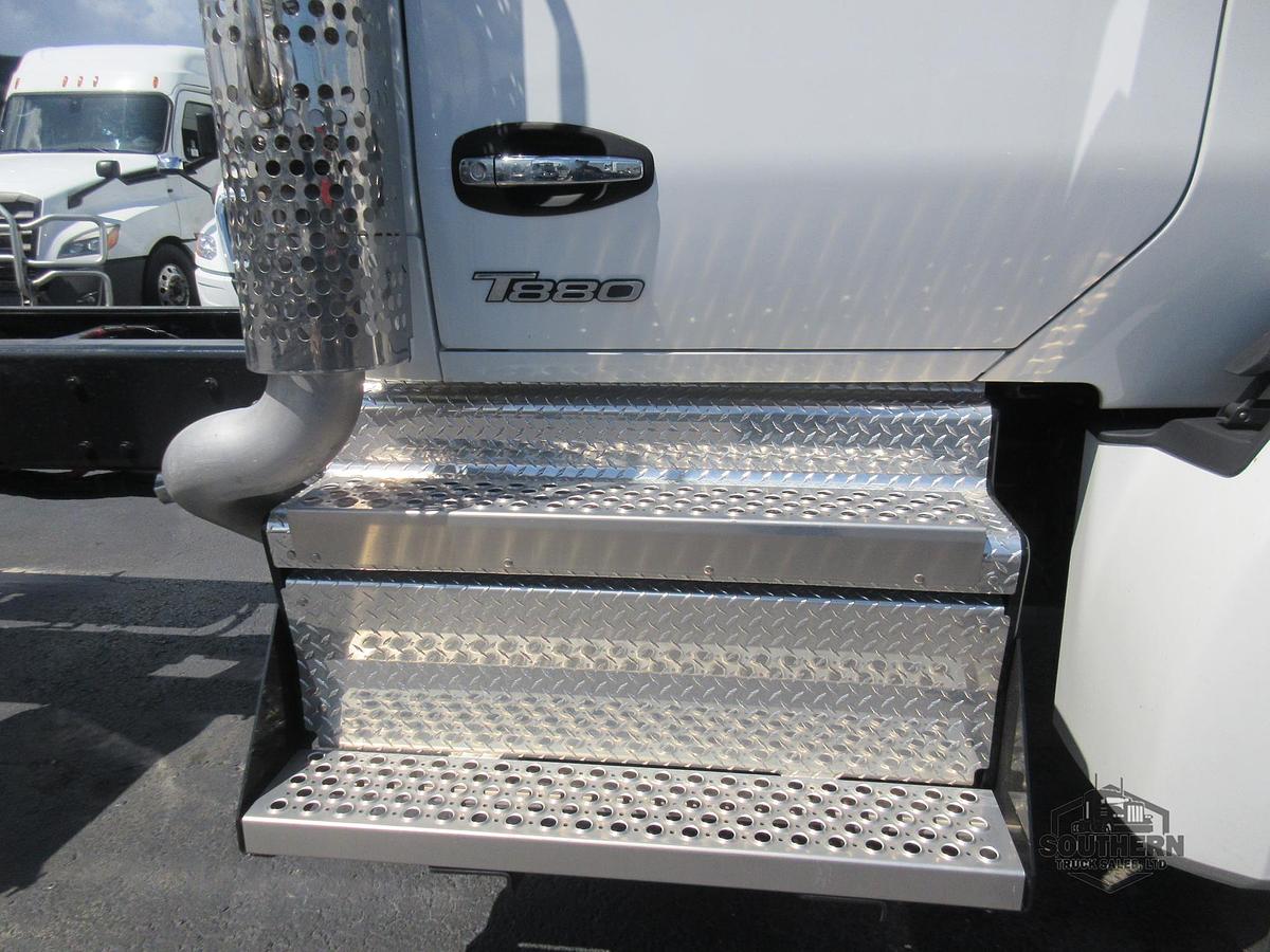 2025 KENWORTH T880