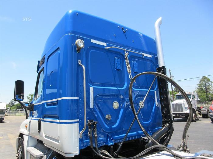 Used 2017 FREIGHTLINER CASCADIA 125