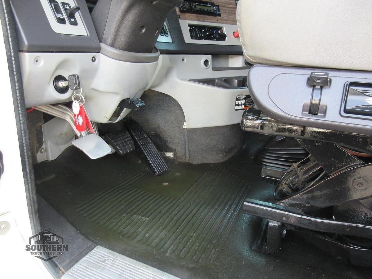 Used 2019 FREIGHTLINER 122SD