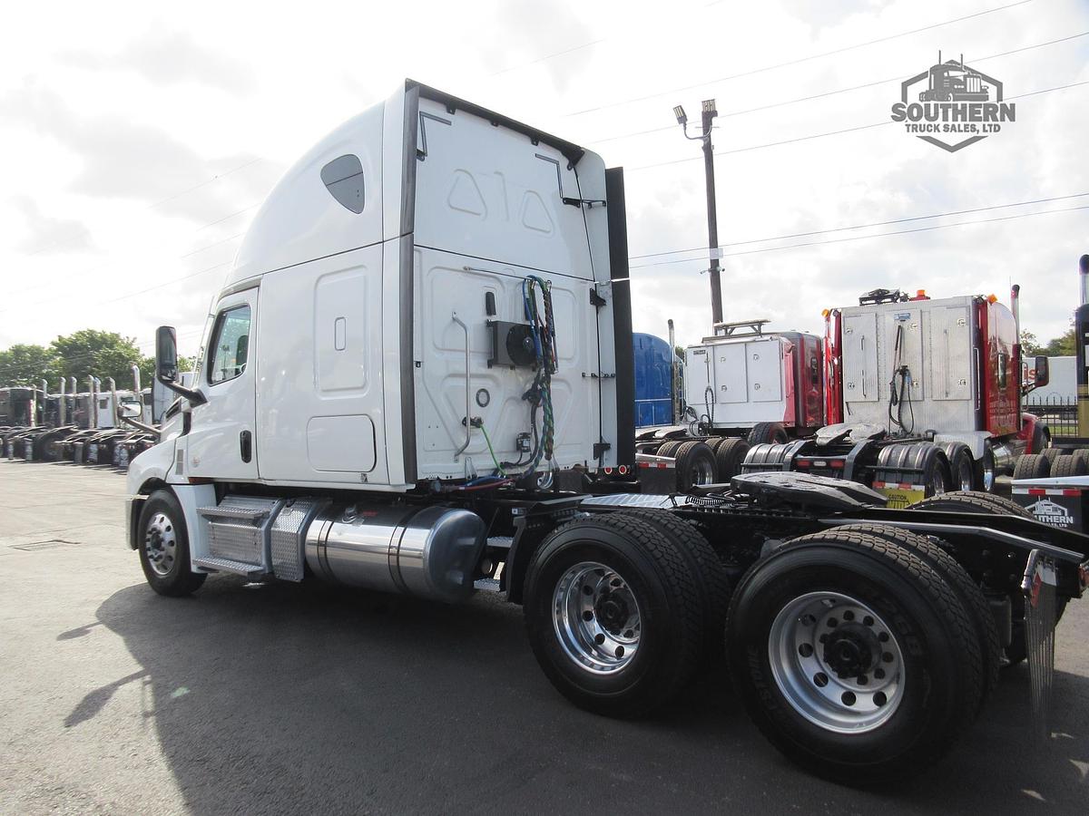 Used 2020 FREIGHTLINER CASCADIA 126