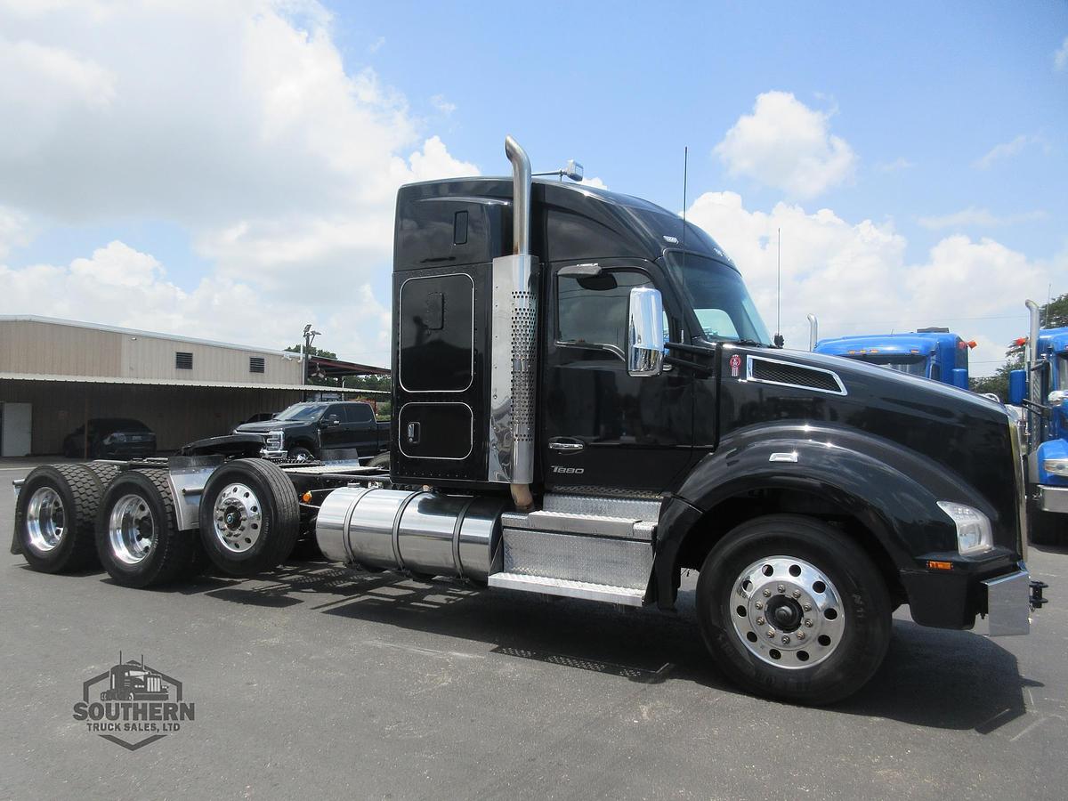 Used 2023 KENWORTH T880