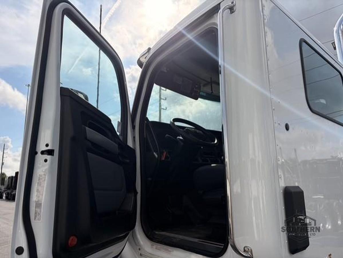 Used 2025 KENWORTH T880