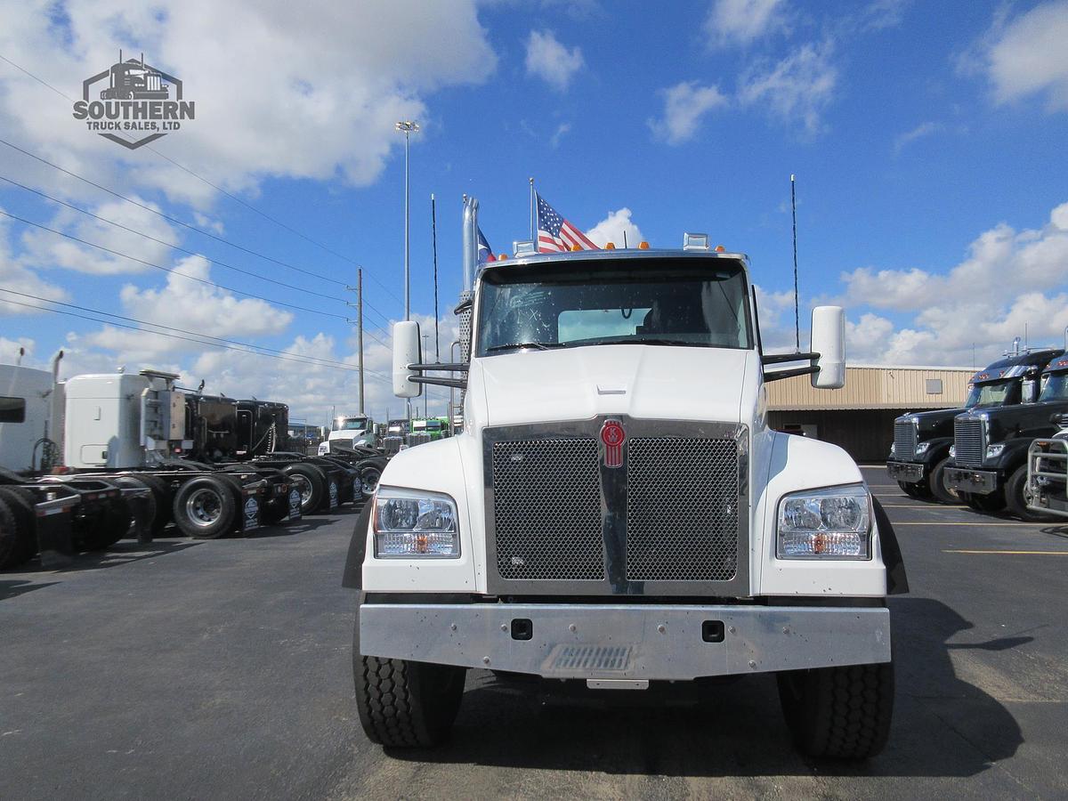 2025 KENWORTH T880
