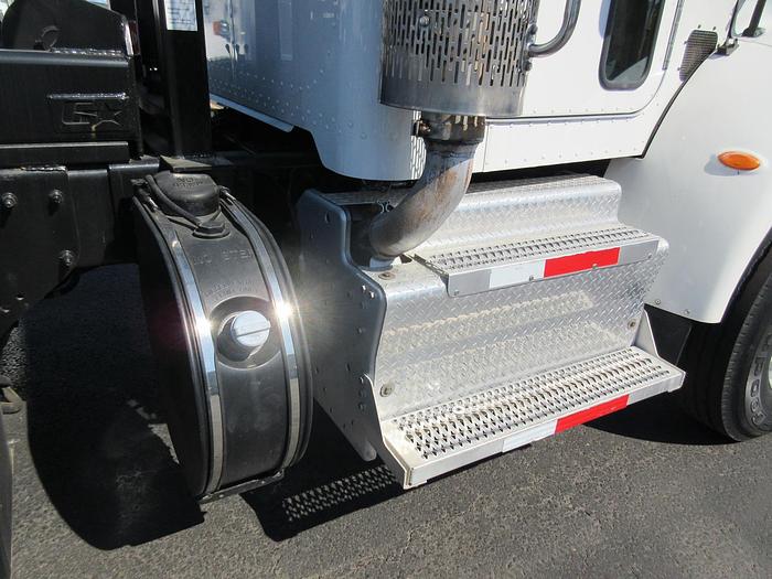 Used 2013 PETERBILT 348