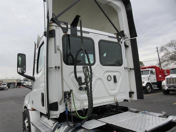 Used 2019 FREIGHTLINER CASCADIA 126
