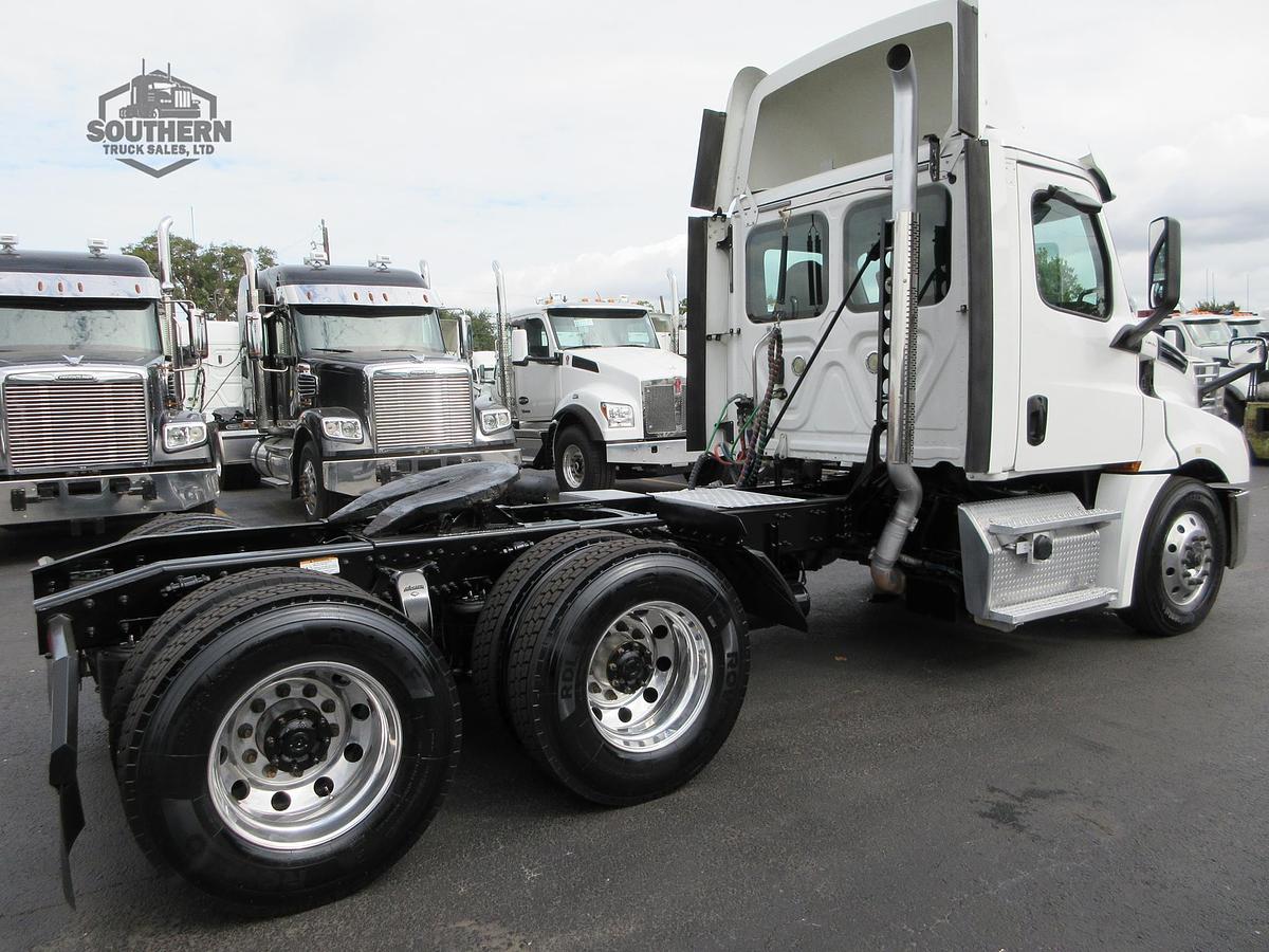 Used 2019 FREIGHTLINER CASCADIA 126