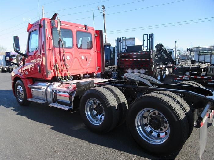 Used 2018 FREIGHTLINER CASCADIA 126