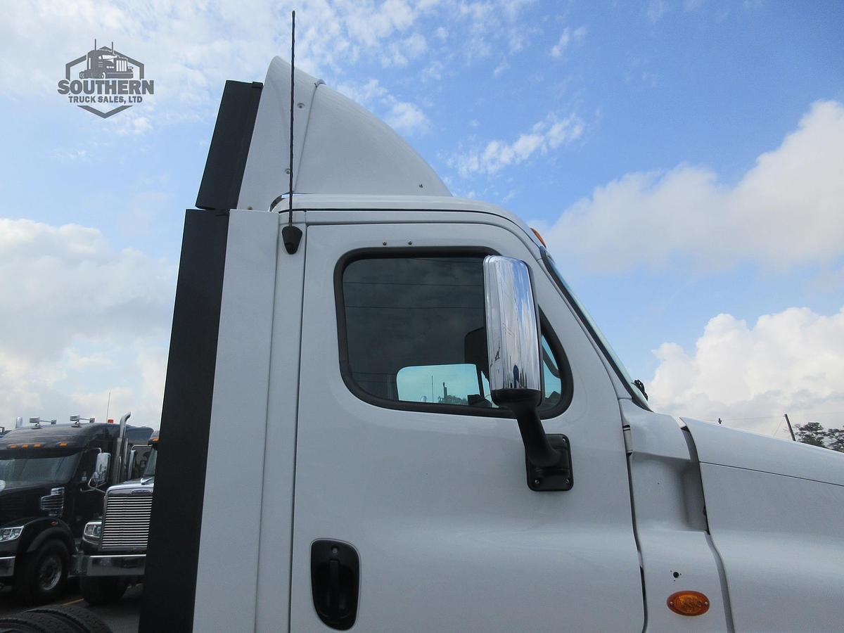 Used 2018 FREIGHTLINER CASCADIA 125
