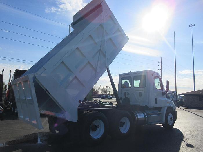 Used 2017 FREIGHTLINER CASCADIA 113