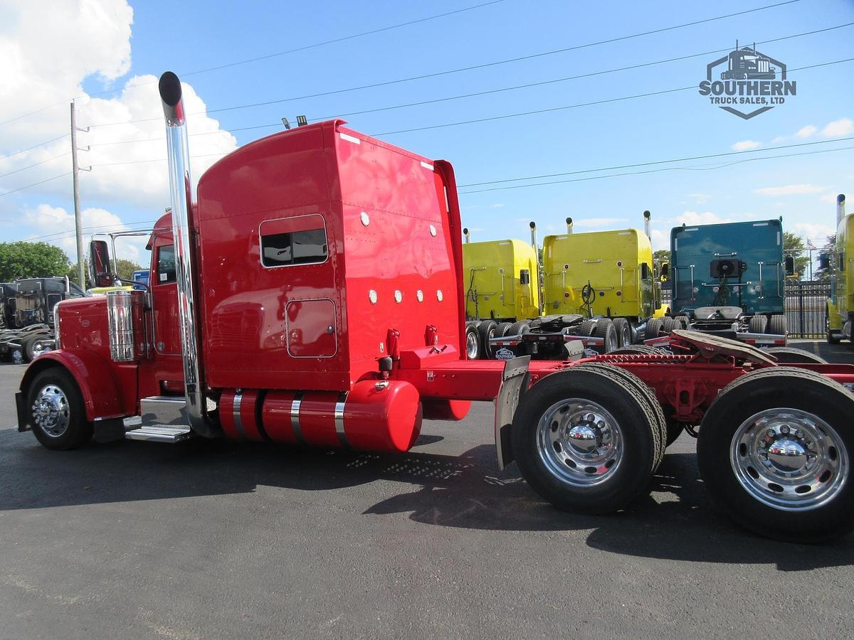 Used 2022 PETERBILT 389