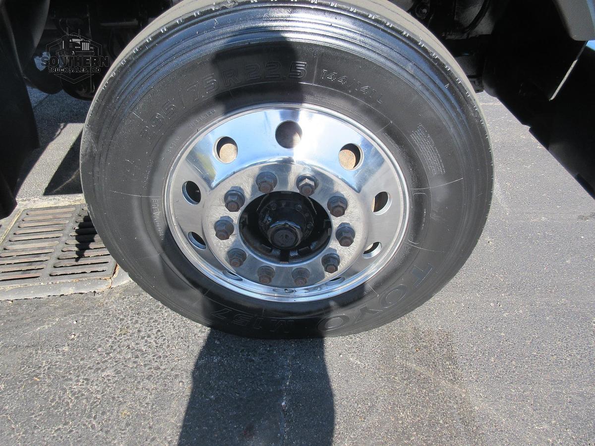 Used 2019 FREIGHTLINER 122SD