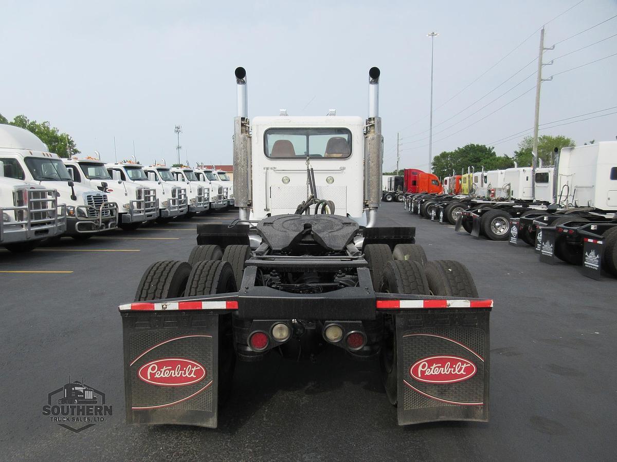 Used 2011 PETERBILT 388