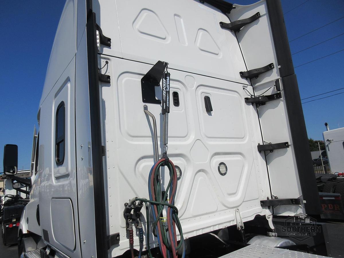 Used 2022 FREIGHTLINER CASCADIA 116