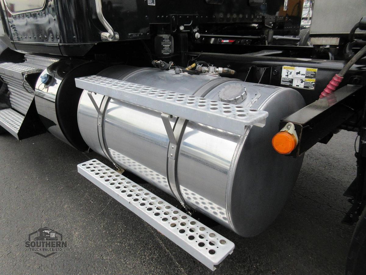 Used 2023 KENWORTH T880