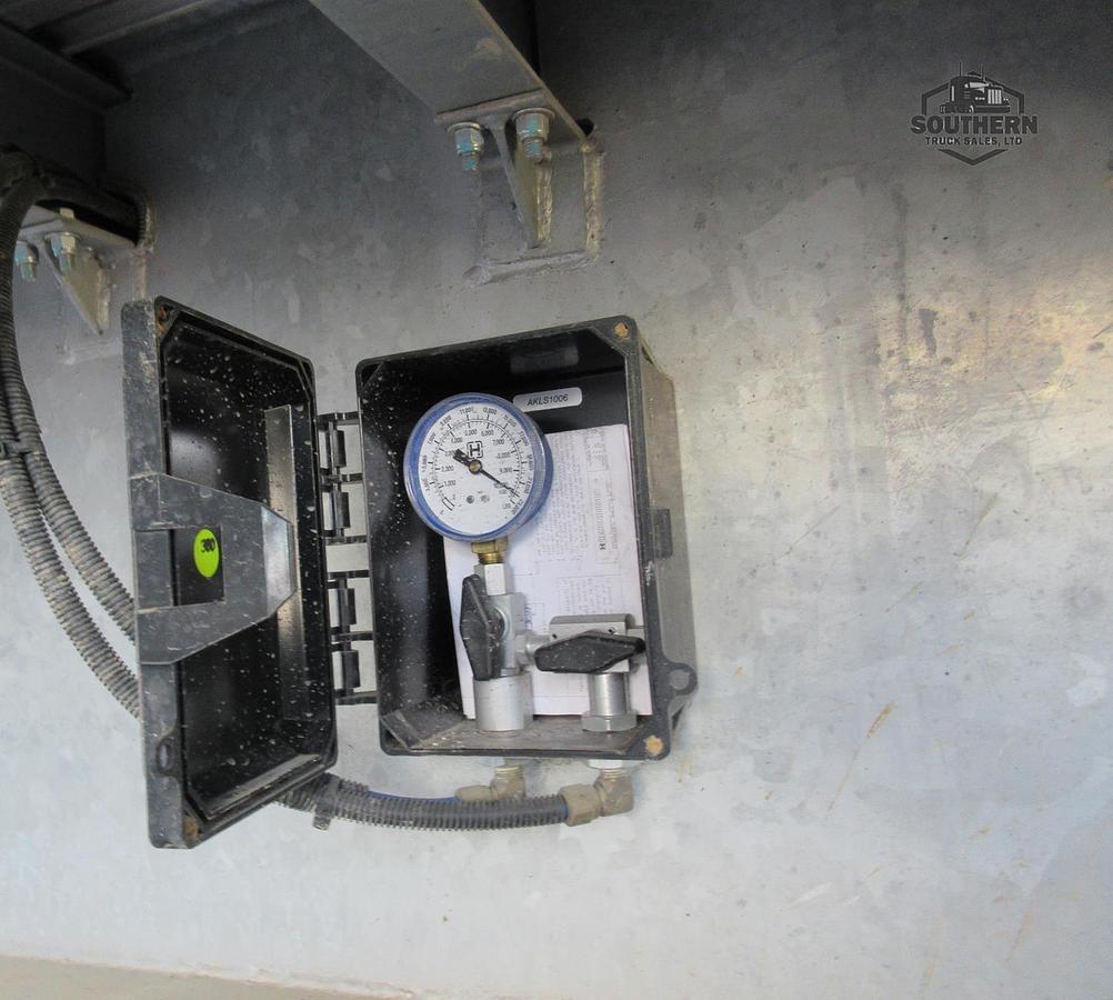 Used 2023 HYUNDAI 48 ft x 102 in Aluminum