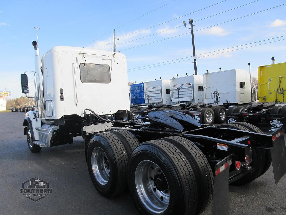 Used 2019 FREIGHTLINER 122SD