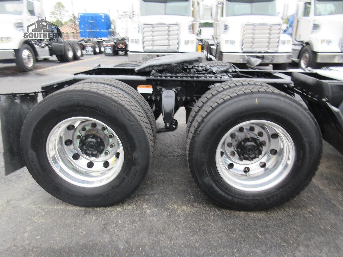 Used 2018 FREIGHTLINER CASCADIA 113