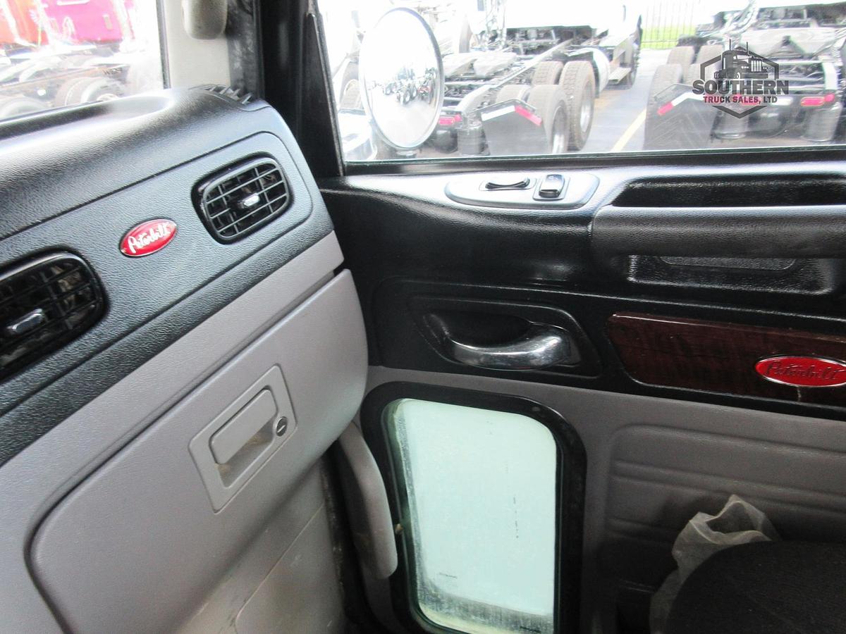 Used 2022 PETERBILT 389