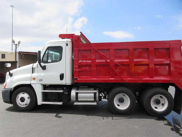 Used 2015 FREIGHTLINER CASCADIA 125