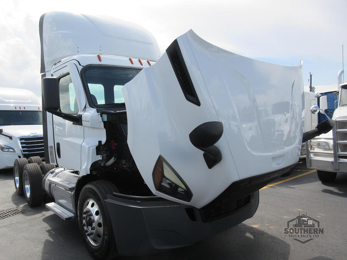 Used 2021 FREIGHTLINER CASCADIA 116
