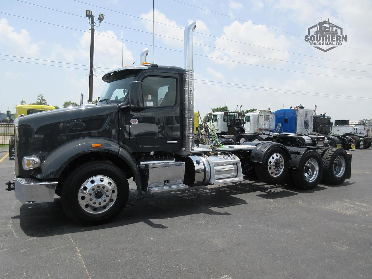 Used 2025 PETERBILT 567