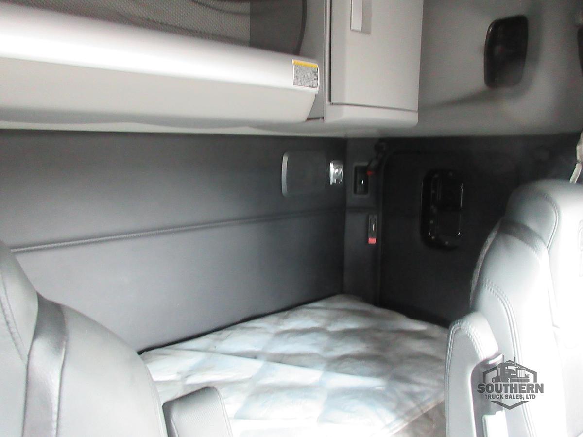 Used 2023 KENWORTH T880