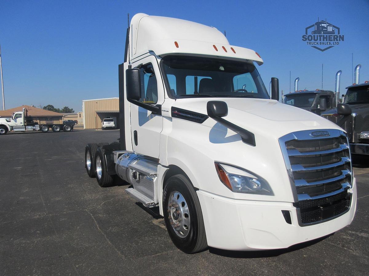 Used 2020 FREIGHTLINER CASCADIA 126