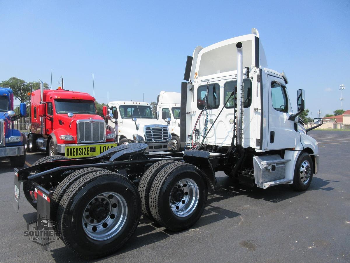 Used 2019 FREIGHTLINER CASCADIA 126