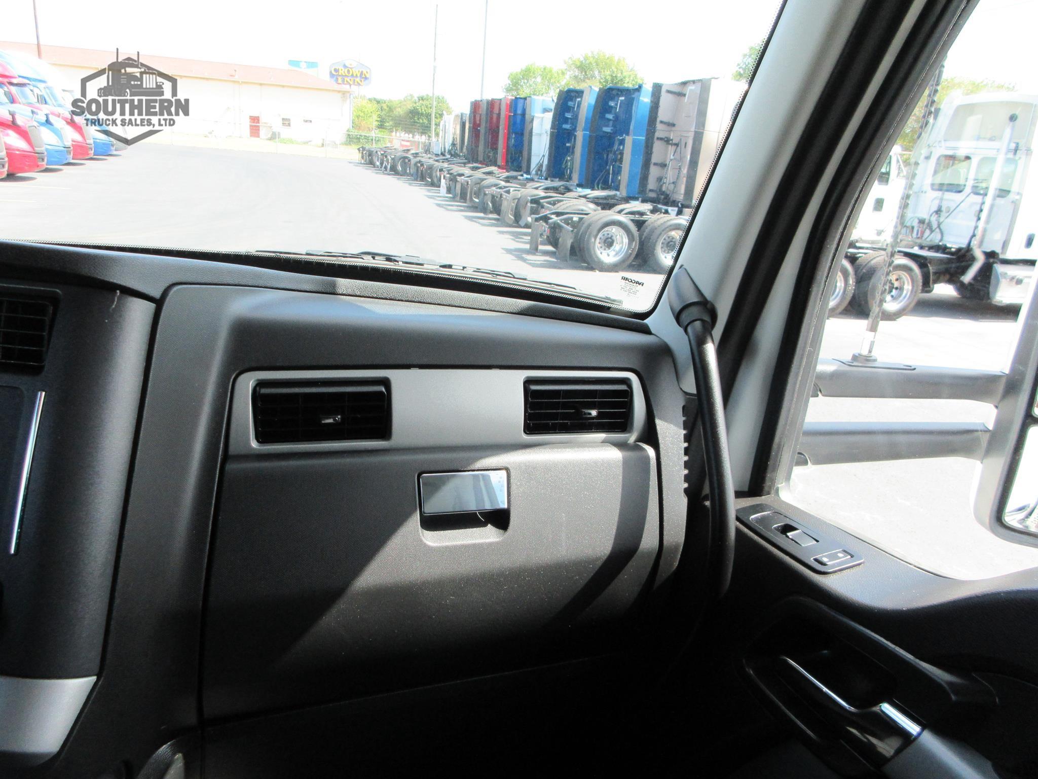 2025 KENWORTH T880