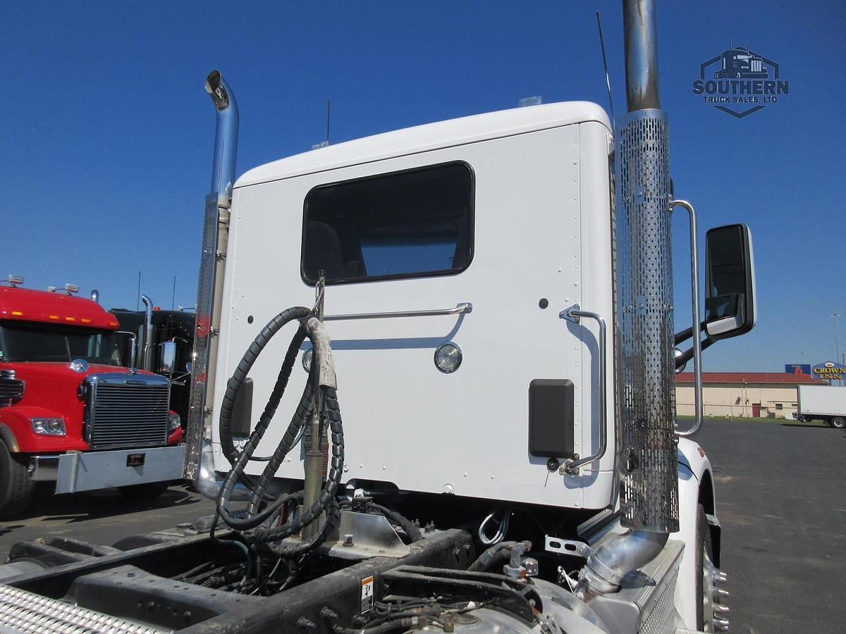 Used 2020 PETERBILT 567