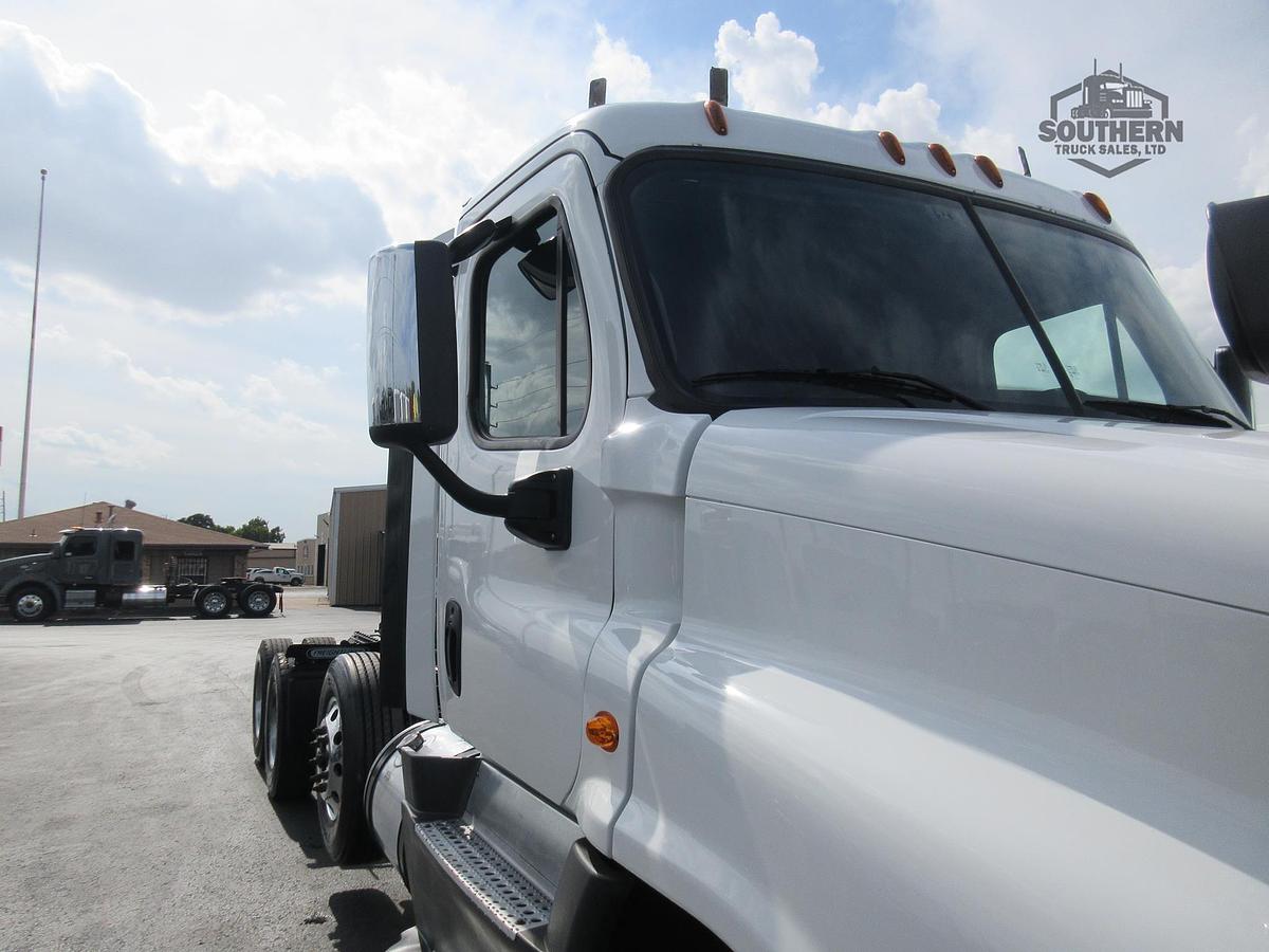Used 2020 FREIGHTLINER CASCADIA 125