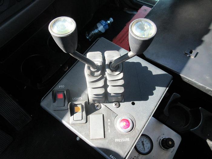 Used 2013 PETERBILT 348