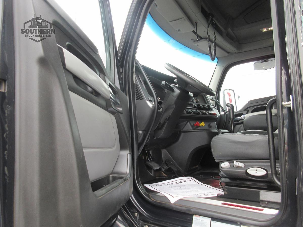 Used 2023 KENWORTH T880
