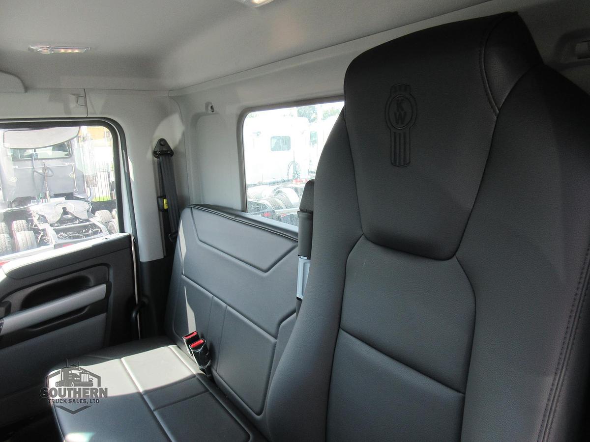 2025 KENWORTH T880
