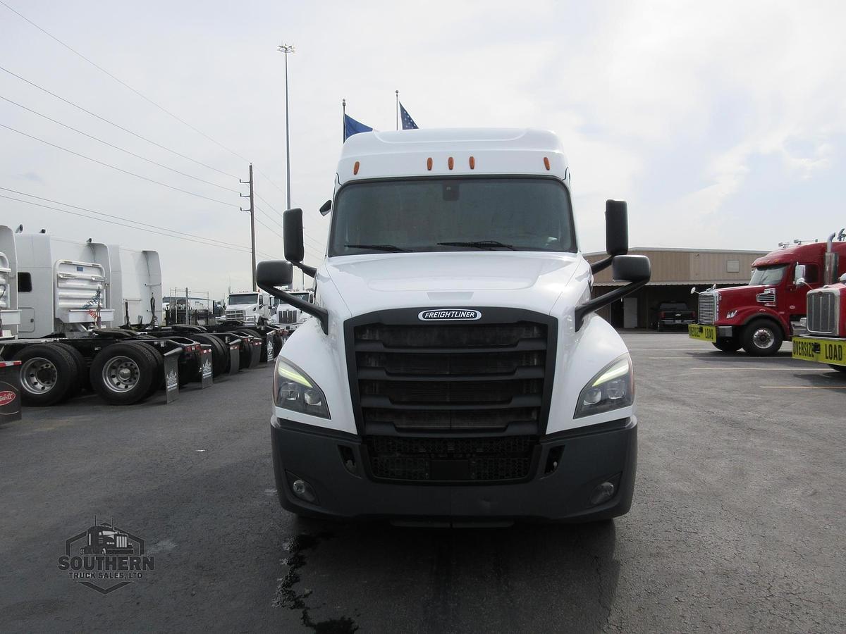 Used 2019 FREIGHTLINER CASCADIA 126