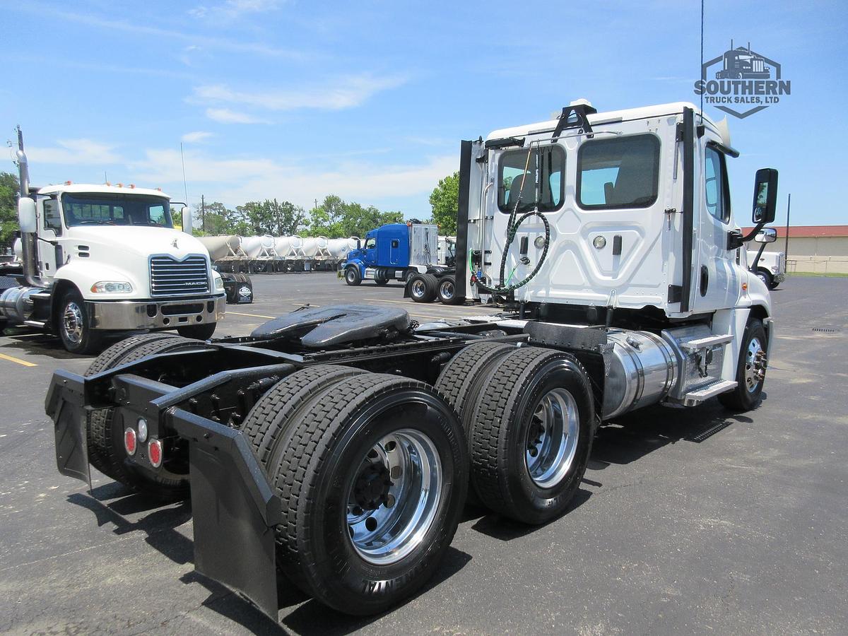 Used 2018 FREIGHTLINER CASCADIA 125