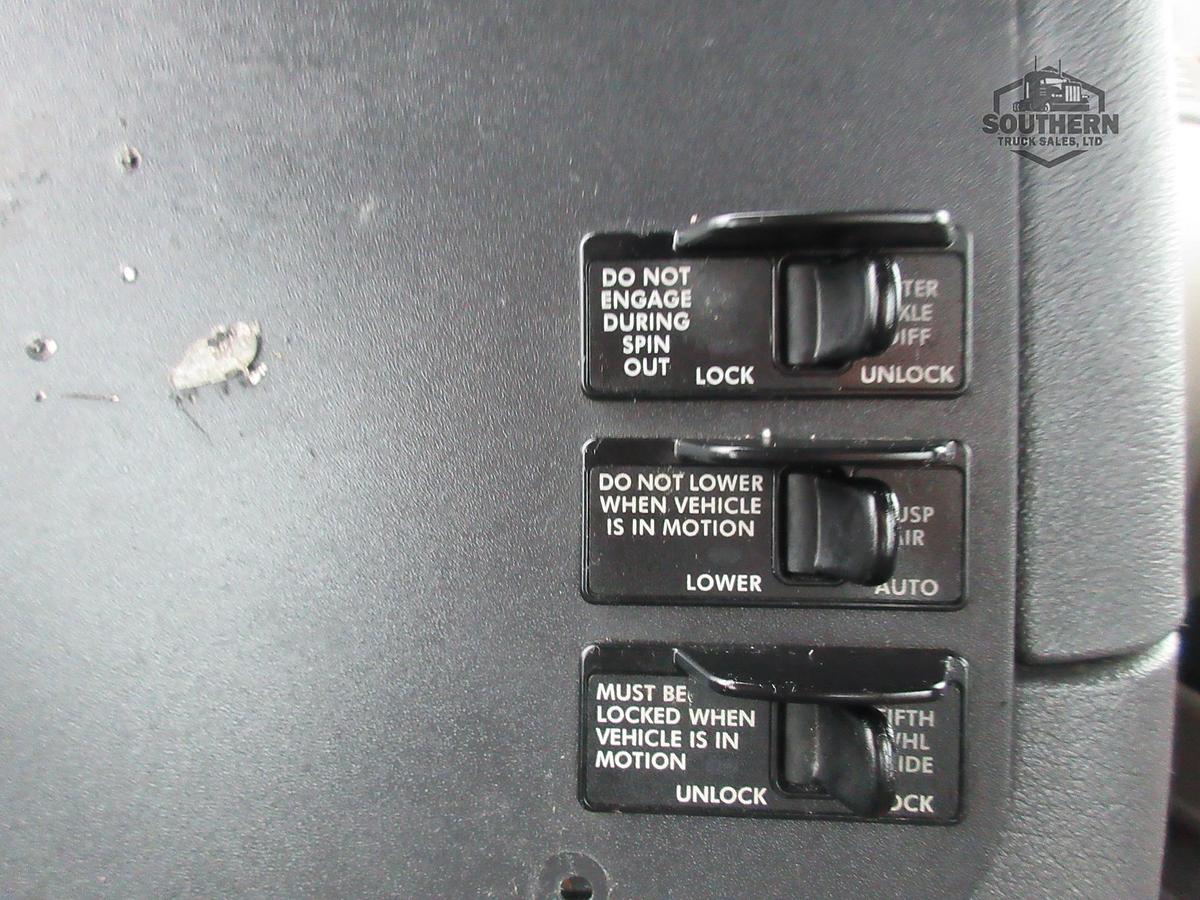 Used 2018 FREIGHTLINER CASCADIA 113