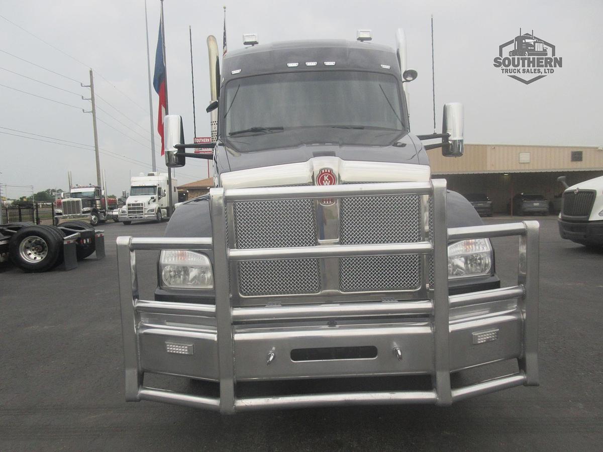 Used 2023 KENWORTH T880